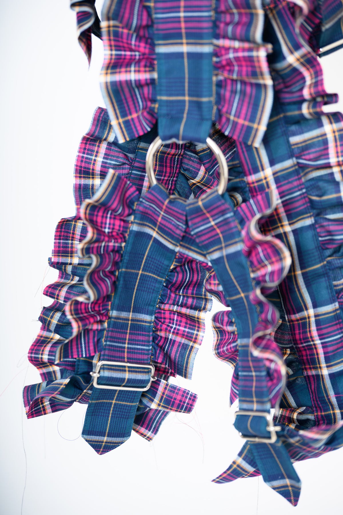 Ruffle Harnes | GALAXY BROAD SHOP