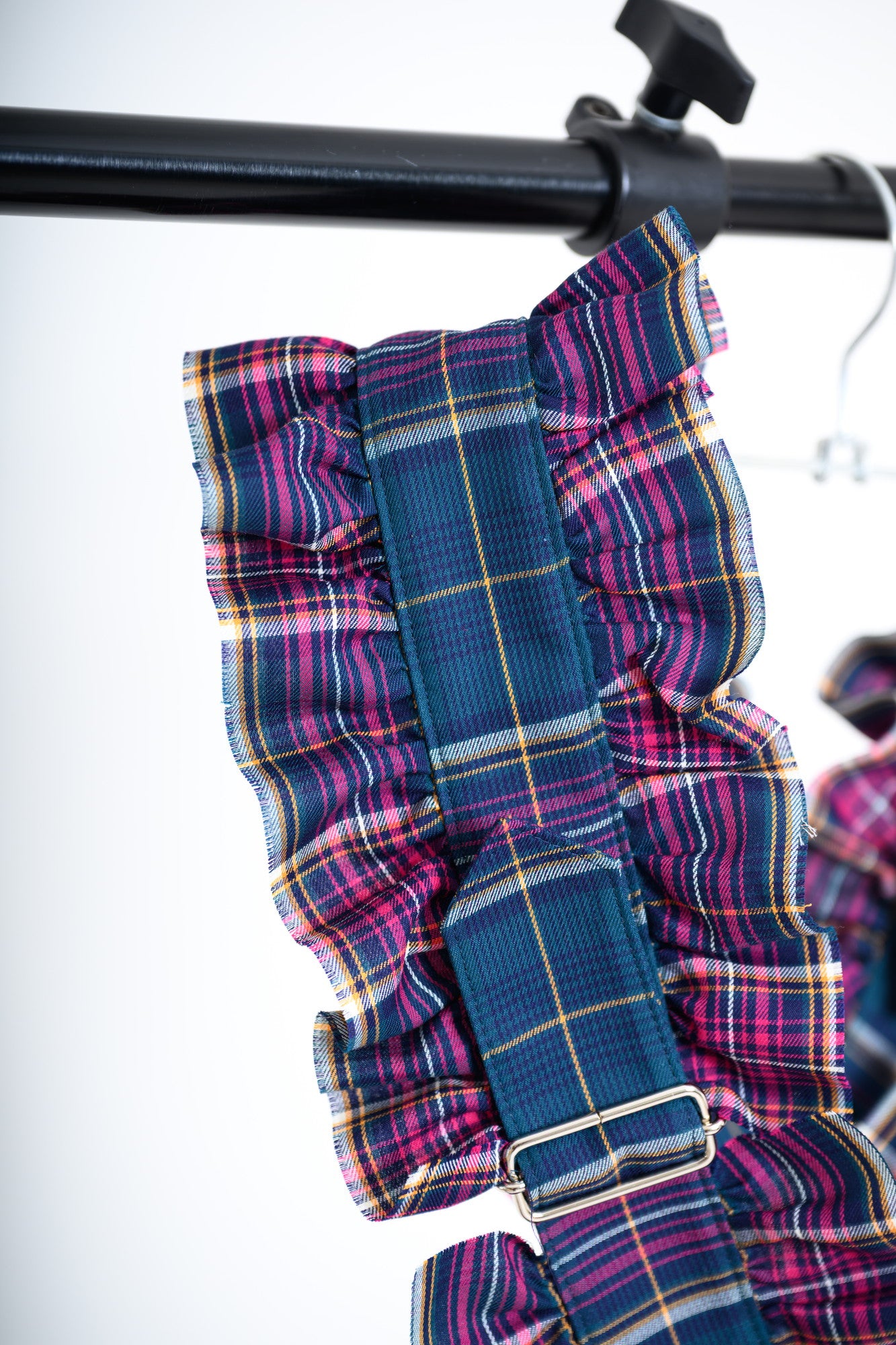 Ruffle Harnes | GALAXY BROAD SHOP