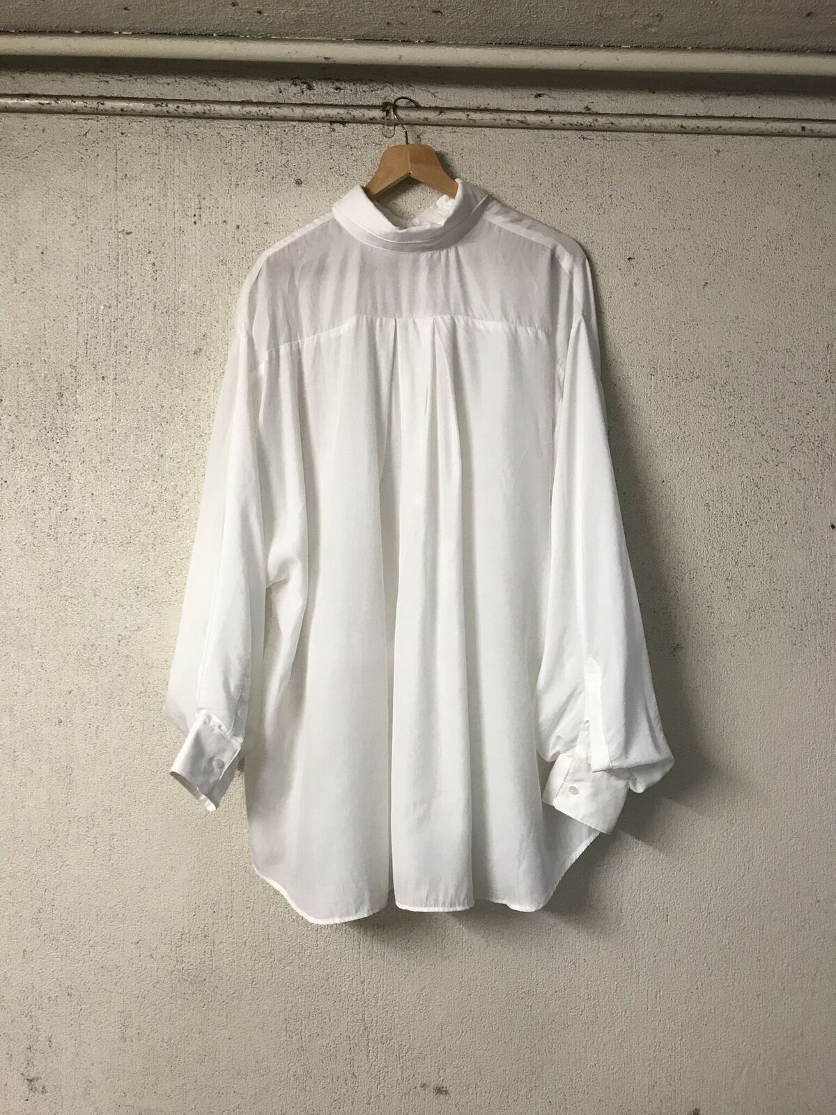 【即日発送】 UNUSUAL SHAPED SHOP BROAD GALAXY | [MADARANINGEN] SHIRT トップス