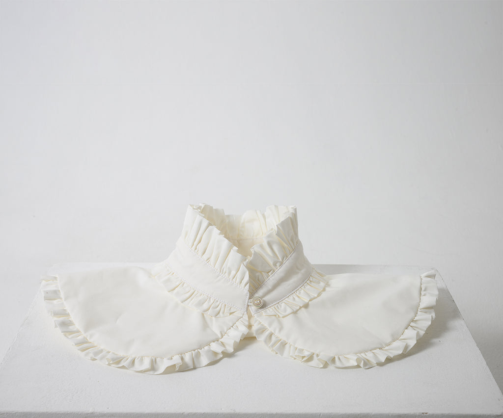 RUFFLE DETAIL COLLAR